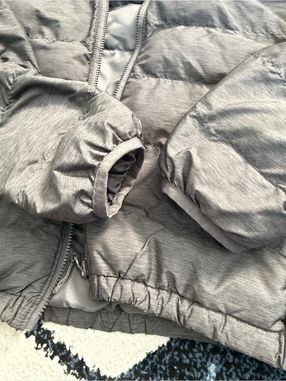 Uniqlo Men's Hooded Puffer Jacket in Gray